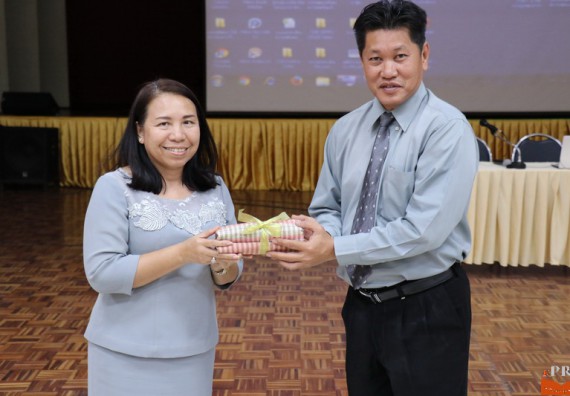 ภาพกิจกรรม คณะวิทยาศาสตร์และเทคโนโลยี เข้าร่วมโครงการนำเสนอแนวปฏิบัติที่ดีของหลักสูตร หน่วยงานสายสนับสนุน ด้านการบริการวิชาการ ด้านศิลปวัฒนธรรม ด้านการวิจัย และด้านการบูรณาการพันธกิจ ประจำปีการศึกษา 2560