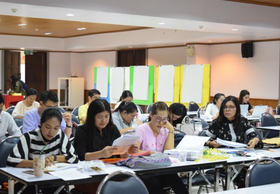 ภาพกิจกรรม คณะวิทยาศาสตร์และเทคโนโลยี เข้าร่วมอบรมการพัฒนาชุดโครงการวิจัยร่วมกับพี่เลี้ยงนักวิจัย