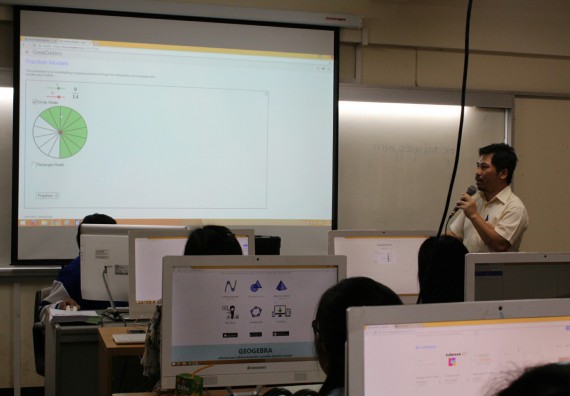 ภาพกิจกรรม โปรแกรมวิชาคณิตศาสตร์ จัดการอบรมเชิงปฏิบัติการ เรื่อง การจัดทำโครงงานและการใช้โปรแกรมสำเร็จรูปทางคณิตศาสตร์