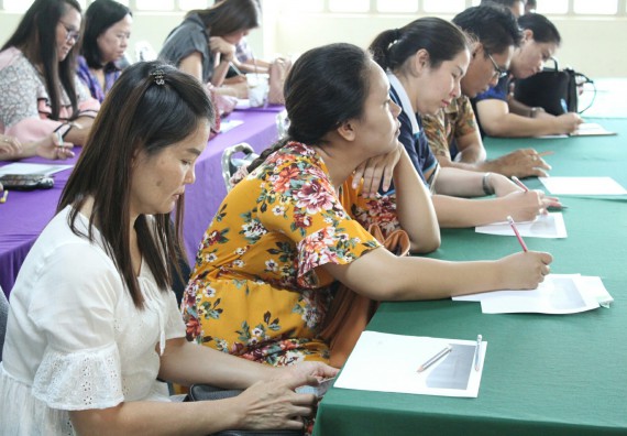 ภาพกิจกรรม โปรแกรมวิชาคณิตศาสตร์ จัดการอบรมเชิงปฏิบัติการ เรื่อง การจัดทำโครงงานและการใช้โปรแกรมสำเร็จรูปทางคณิตศาสตร์