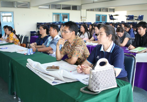 ภาพกิจกรรม โปรแกรมวิชาคณิตศาสตร์ จัดการอบรมเชิงปฏิบัติการ เรื่อง การจัดทำโครงงานและการใช้โปรแกรมสำเร็จรูปทางคณิตศาสตร์