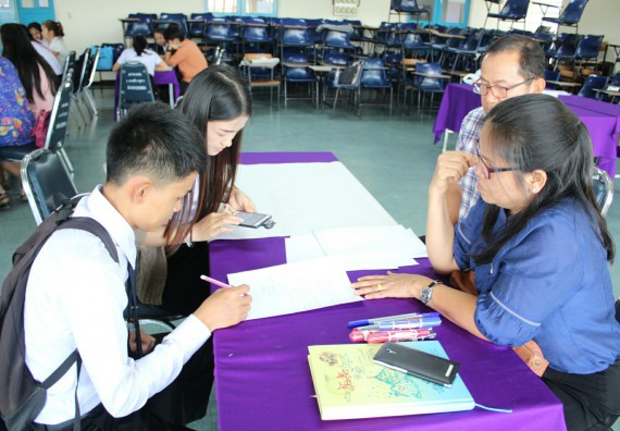 ภาพกิจกรรม โปรแกรมวิชาคณิตศาสตร์ จัดการอบรมเชิงปฏิบัติการ เรื่อง การจัดทำโครงงานและการใช้โปรแกรมสำเร็จรูปทางคณิตศาสตร์