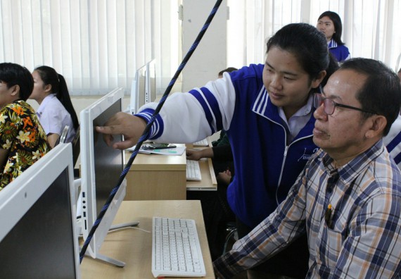 ภาพกิจกรรม โปรแกรมวิชาคณิตศาสตร์ จัดการอบรมเชิงปฏิบัติการ เรื่อง การจัดทำโครงงานและการใช้โปรแกรมสำเร็จรูปทางคณิตศาสตร์