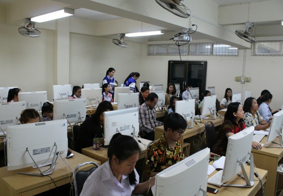 ภาพกิจกรรม โปรแกรมวิชาคณิตศาสตร์ จัดการอบรมเชิงปฏิบัติการ เรื่อง การจัดทำโครงงานและการใช้โปรแกรมสำเร็จรูปทางคณิตศาสตร์