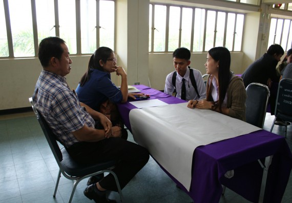 ภาพกิจกรรม โปรแกรมวิชาคณิตศาสตร์ จัดการอบรมเชิงปฏิบัติการ เรื่อง การจัดทำโครงงานและการใช้โปรแกรมสำเร็จรูปทางคณิตศาสตร์