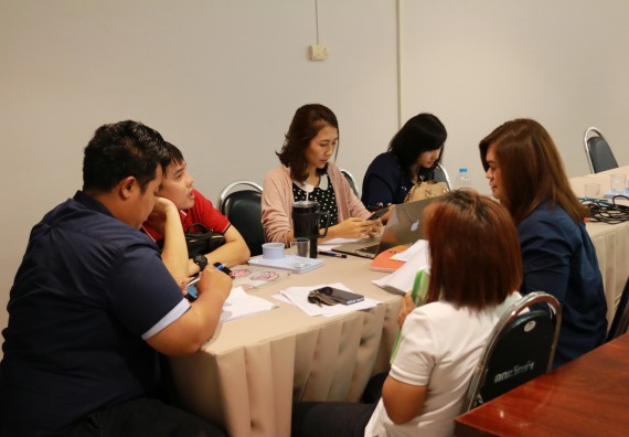 ภาพกิจกรรม คณะวิทยาศาสตร์และเทคโนโลยี จัดการอบรมเชิงปฏิบัติการ เรื่อง การเขียนรายงานการประกันคุณภาพการศึกษาภายใน ระดับคณะ ประจำปีการศึกษา 2560