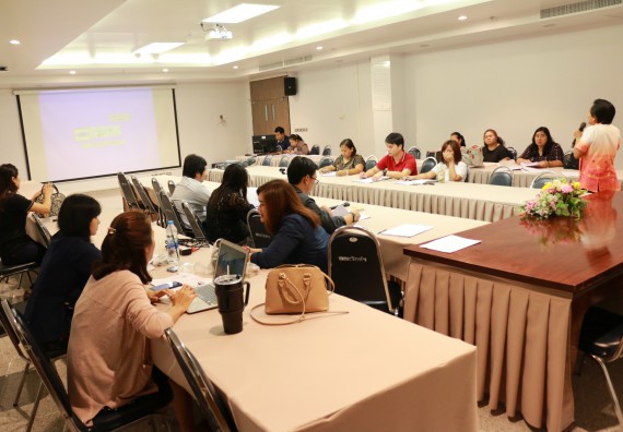 ภาพกิจกรรม คณะวิทยาศาสตร์และเทคโนโลยี จัดการอบรมเชิงปฏิบัติการ เรื่อง การเขียนรายงานการประกันคุณภาพการศึกษาภายใน ระดับคณะ ประจำปีการศึกษา 2560