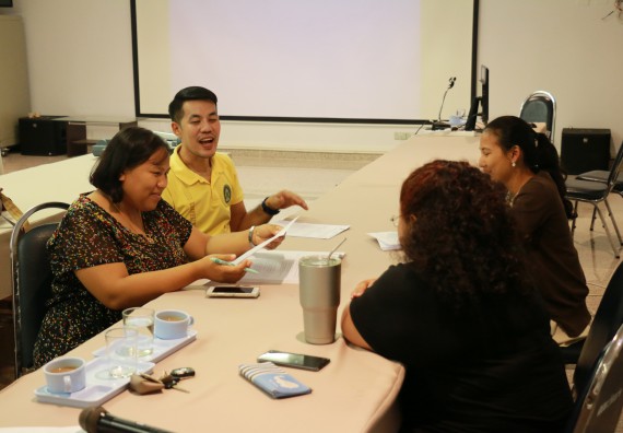 ภาพกิจกรรม คณะวิทยาศาสตร์และเทคโนโลยี จัดการอบรมเชิงปฏิบัติการ เรื่อง การเขียนรายงานการประกันคุณภาพการศึกษาภายใน ระดับคณะ ประจำปีการศึกษา 2560