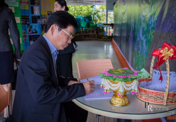 ภาพกิจกรรม คณะวิทยาศาสตร์และเทคโนโลยี เข้าร่วมโครงการ KPRU ร่วมใจ ลดใช้พลังงาน จัดการมลพิษเป็นมิตรกับสิ่งแวดล้อม เนื่องในวันสิ่งแวดล้อมโลก ประจำปี 2561 สำนักงานสีเขียว (Green Office)