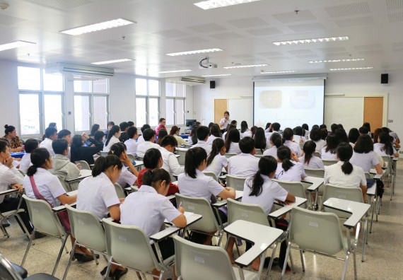 ภาพกิจกรรม โปรแกรมวิชาเคมี จัดกิจกรรมการอบรมเตรีบมพร้อมการทำวิจัยทางเคมี