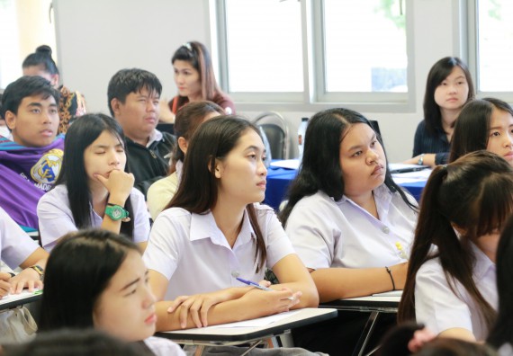 ภาพกิจกรรม โปรแกรมวิชาเคมี จัดกิจกรรมการอบรมเตรีบมพร้อมการทำวิจัยทางเคมี