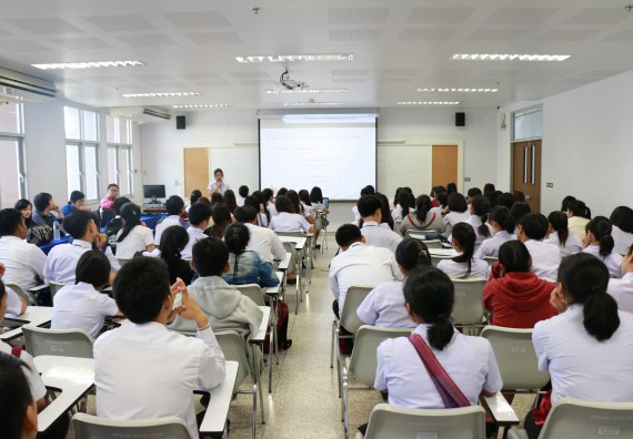 ภาพกิจกรรม โปรแกรมวิชาเคมี จัดกิจกรรมการอบรมเตรีบมพร้อมการทำวิจัยทางเคมี