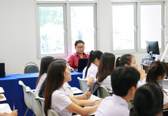 ภาพกิจกรรม โปรแกรมวิชาเคมี จัดกิจกรรมการอบรมเตรีบมพร้อมการทำวิจัยทางเคมี