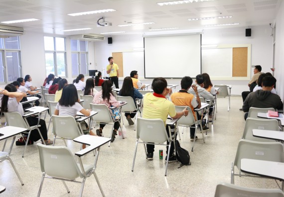 ภาพกิจกรรม  คณะวิทยาศาสตร์และเทคโนโลยี จัดโครงการพัฒนาทักษะภาษาอังกฤษสำหรับนักศึกษาคณะวิทยาศาสตร์และเทคโนโลยี