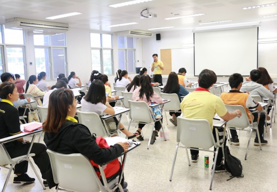 ภาพกิจกรรม  คณะวิทยาศาสตร์และเทคโนโลยี จัดโครงการพัฒนาทักษะภาษาอังกฤษสำหรับนักศึกษาคณะวิทยาศาสตร์และเทคโนโลยี