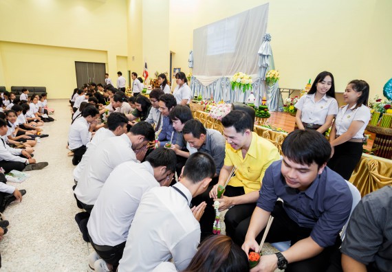 ภาพกิจกรรม สโมสรนักศึกษาคณะวิทยาศาสตร์และเทคโนโลยี จัดกิจกรรมไหว้ครู คณะวิทยาศาสตร์และเทคโนโลยี ประจำปี 2561