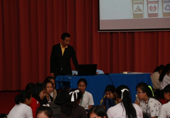 ภาพกิจกรรม สโมสรนักศึกษาคณะวิทยาศาสตร์และเทคโนโลยี จัดอบรมเชิงปฏิบัติการ เรื่อง เสริมสร้างความรู้ความเข้าใจการจัดการขยะจากต้นทาง คณะวิทยาศาสตร์และเทคโนโลยี