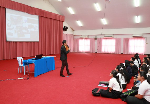 ภาพกิจกรรม สโมสรนักศึกษาคณะวิทยาศาสตร์และเทคโนโลยี จัดอบรมเชิงปฏิบัติการ เรื่อง เสริมสร้างความรู้ความเข้าใจการจัดการขยะจากต้นทาง คณะวิทยาศาสตร์และเทคโนโลยี