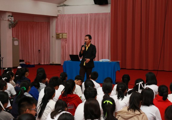 ภาพกิจกรรม สโมสรนักศึกษาคณะวิทยาศาสตร์และเทคโนโลยี จัดอบรมเชิงปฏิบัติการ เรื่อง เสริมสร้างความรู้ความเข้าใจการจัดการขยะจากต้นทาง คณะวิทยาศาสตร์และเทคโนโลยี