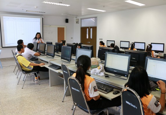 ภาพกิจกรรม คณะวิทยาศาสตร์และเทคโนโลยี จัดกิจกรรมส่งเสริมทักษะการวิเคราะห์เชิงตัวเลข การสื่อสารและการใช้เทคโนโลยีสารสนเทศ โปรแกรมสําเร็จรูป SPSS เบื้องต้น