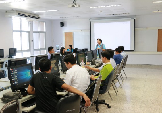 ภาพกิจกรรม คณะวิทยาศาสตร์และเทคโนโลยี จัดกิจกรรมการพัฒนาการจัดการเรียนการสอนเป็นภาษาอังกฤษโดยใช้ APPLICATION