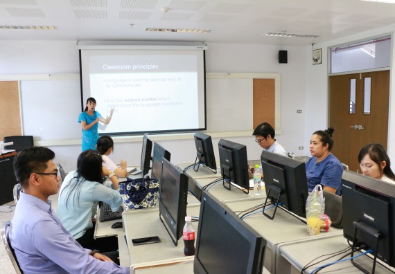 ภาพกิจกรรม คณะวิทยาศาสตร์และเทคโนโลยี จัดกิจกรรมการพัฒนาการจัดการเรียนการสอนเป็นภาษาอังกฤษโดยใช้ APPLICATION