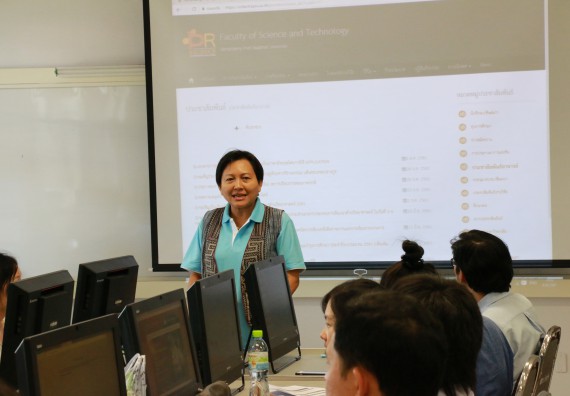 ภาพกิจกรรม คณะวิทยาศาสตร์และเทคโนโลยี จัดกิจกรรมการพัฒนาการจัดการเรียนการสอนเป็นภาษาอังกฤษโดยใช้ APPLICATION