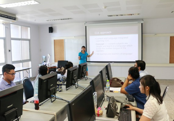 ภาพกิจกรรม คณะวิทยาศาสตร์และเทคโนโลยี จัดกิจกรรมการพัฒนาการจัดการเรียนการสอนเป็นภาษาอังกฤษโดยใช้ APPLICATION