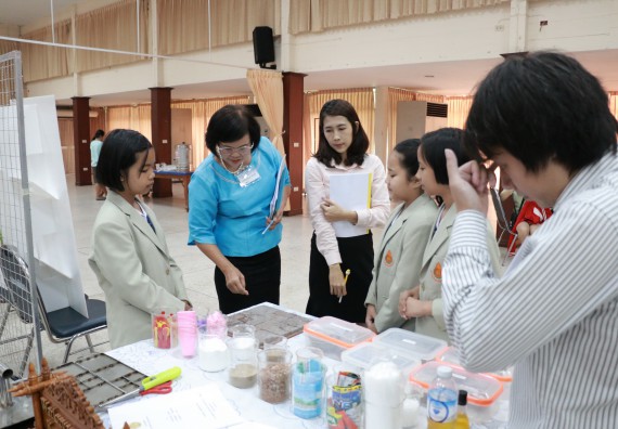 ภาพกิจกรรม การประกวดโครงงานวิทยาศาสตร์ (STEM) มัธยมศึกษาปีที่ 1-3 ประจำปี 2561