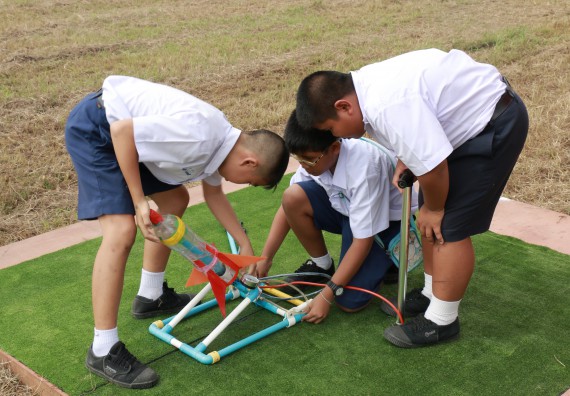 ภาพกิจกรรม การแข่งขันจรวดขวดน้ำ ประถมศึกษาปีที่ 1-6 ประจำปี 2561