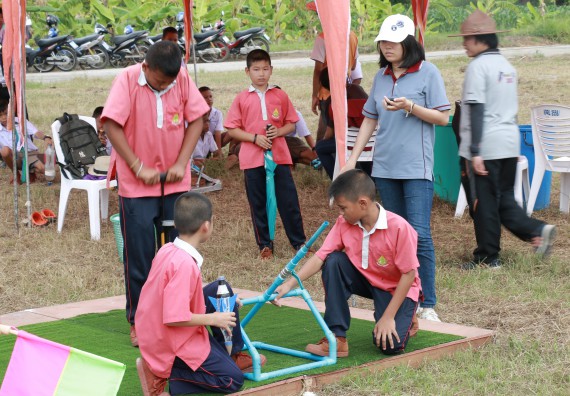 ภาพกิจกรรม การแข่งขันจรวดขวดน้ำ ประถมศึกษาปีที่ 1-6 ประจำปี 2561