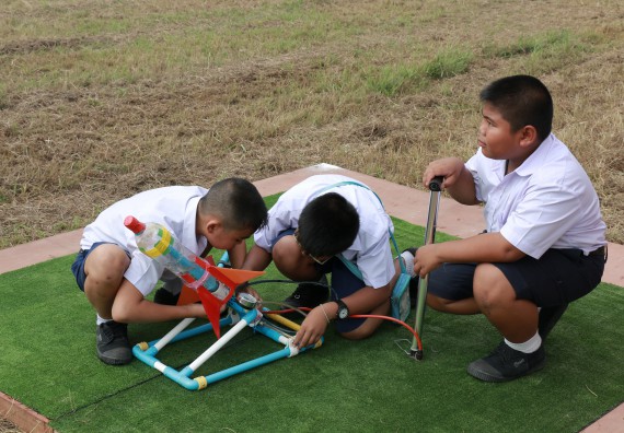 ภาพกิจกรรม การแข่งขันจรวดขวดน้ำ ประถมศึกษาปีที่ 1-6 ประจำปี 2561