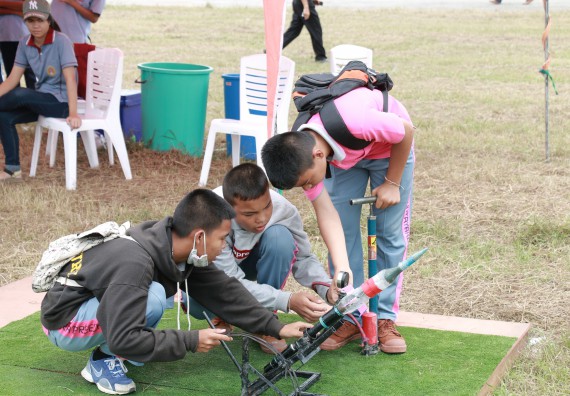 ภาพกิจกรรม การแข่งขันจรวดขวดน้ำ มัธยมศึกษาปีที่ 1-3 ประจำปี 2561