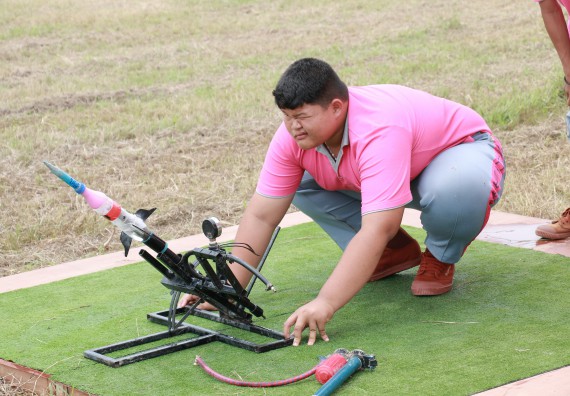 ภาพกิจกรรม การแข่งขันจรวดขวดน้ำ มัธยมศึกษาปีที่ 1-3 ประจำปี 2561