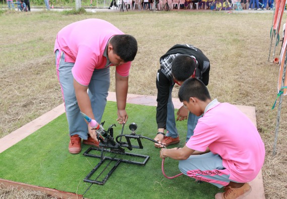 ภาพกิจกรรม การแข่งขันจรวดขวดน้ำ มัธยมศึกษาปีที่ 1-3 ประจำปี 2561