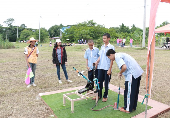 ภาพกิจกรรม การแข่งขันจรวดขวดน้ำ มัธยมศึกษาปีที่ 1-3 ประจำปี 2561