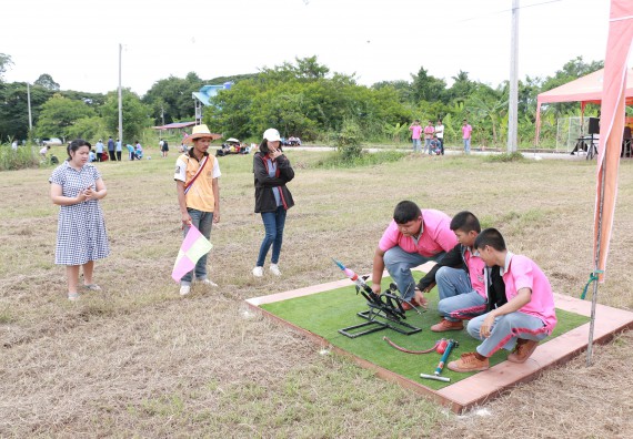 ภาพกิจกรรม การแข่งขันจรวดขวดน้ำ มัธยมศึกษาปีที่ 1-3 ประจำปี 2561