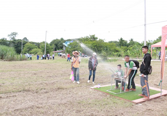 ภาพกิจกรรม การแข่งขันจรวดขวดน้ำ มัธยมศึกษาปีที่ 1-3 ประจำปี 2561