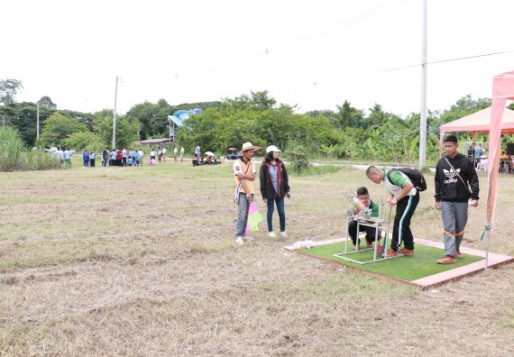 ภาพกิจกรรม การแข่งขันจรวดขวดน้ำ มัธยมศึกษาปีที่ 1-3 ประจำปี 2561