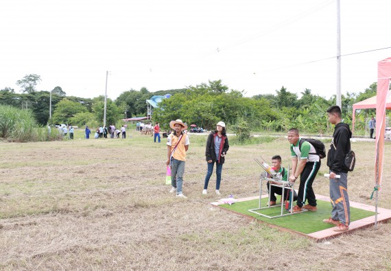 ภาพกิจกรรม การแข่งขันจรวดขวดน้ำ มัธยมศึกษาปีที่ 1-3 ประจำปี 2561