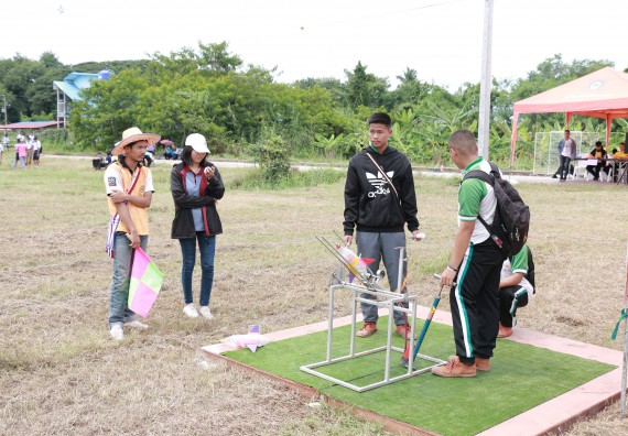 ภาพกิจกรรม การแข่งขันจรวดขวดน้ำ มัธยมศึกษาปีที่ 1-3 ประจำปี 2561