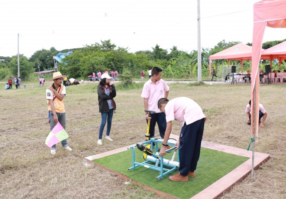 ภาพกิจกรรม การแข่งขันจรวดขวดน้ำ มัธยมศึกษาปีที่ 1-3 ประจำปี 2561