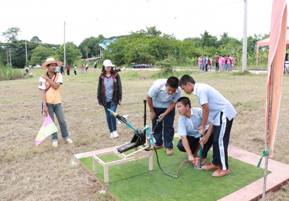 ภาพกิจกรรม การแข่งขันจรวดขวดน้ำ มัธยมศึกษาปีที่ 1-3 ประจำปี 2561