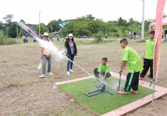 ภาพกิจกรรม การแข่งขันจรวดขวดน้ำ มัธยมศึกษาปีที่ 1-3 ประจำปี 2561