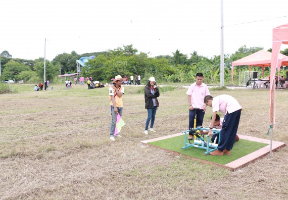 ภาพกิจกรรม การแข่งขันจรวดขวดน้ำ มัธยมศึกษาปีที่ 1-3 ประจำปี 2561