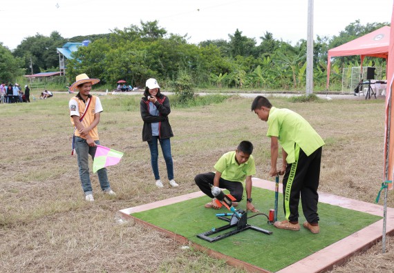 ภาพกิจกรรม การแข่งขันจรวดขวดน้ำ มัธยมศึกษาปีที่ 1-3 ประจำปี 2561