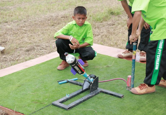 ภาพกิจกรรม การแข่งขันจรวดขวดน้ำ มัธยมศึกษาปีที่ 1-3 ประจำปี 2561