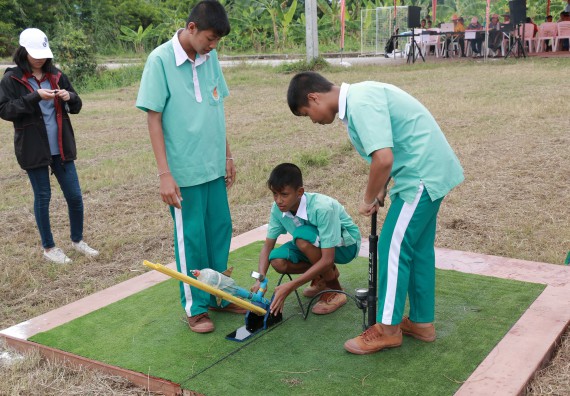 ภาพกิจกรรม การแข่งขันจรวดขวดน้ำ มัธยมศึกษาปีที่ 1-3 ประจำปี 2561