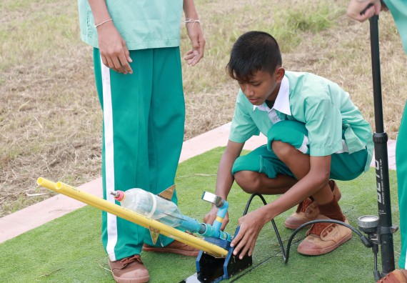 ภาพกิจกรรม การแข่งขันจรวดขวดน้ำ มัธยมศึกษาปีที่ 1-3 ประจำปี 2561