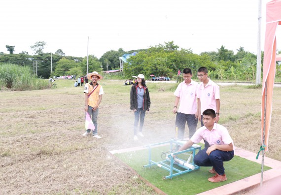 ภาพกิจกรรม การแข่งขันจรวดขวดน้ำ มัธยมศึกษาปีที่ 1-3 ประจำปี 2561